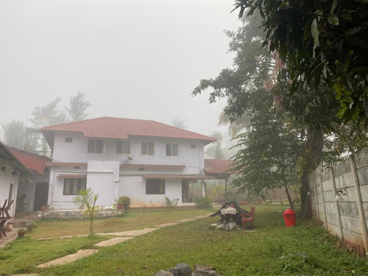 Greenhouse Lake Homestay Siddāpur Buitenkant foto