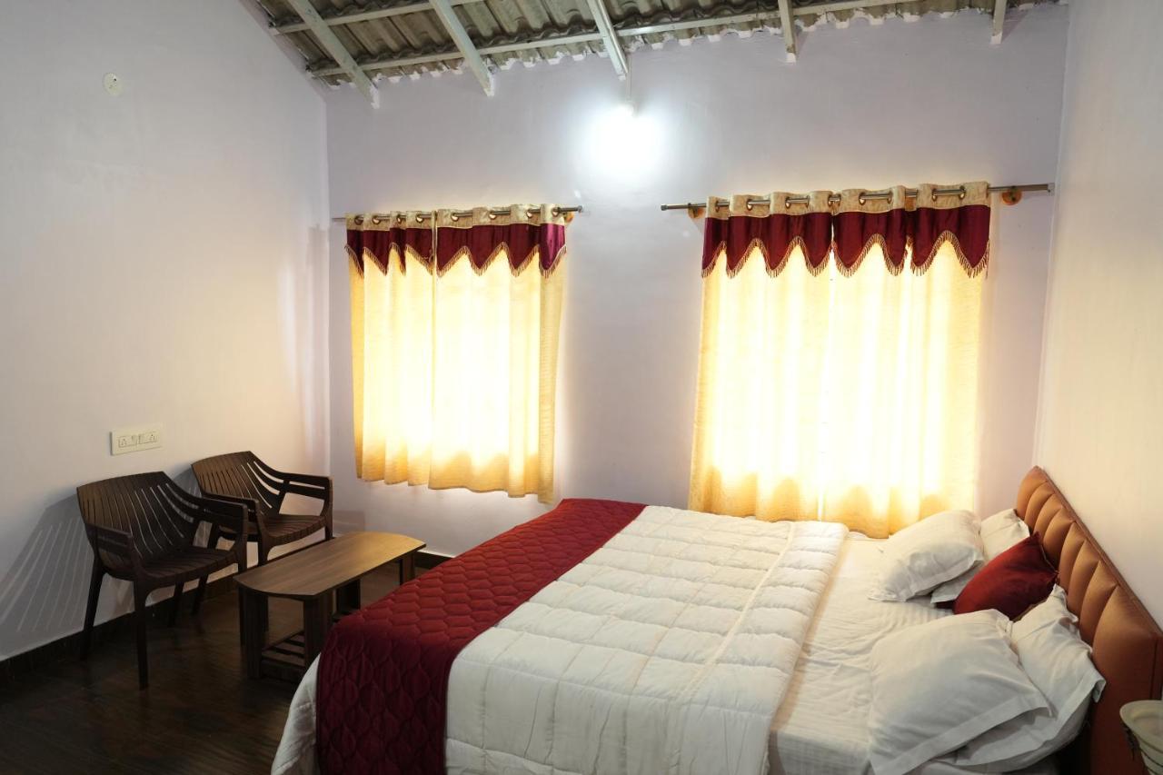Greenhouse Lake Homestay Siddāpur Buitenkant foto